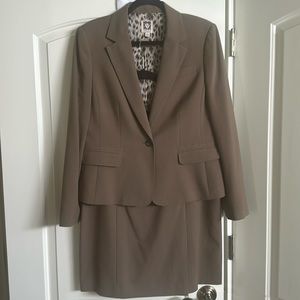 Tan Anne Klein size 12 skirt suit with stitch detail and side front vent